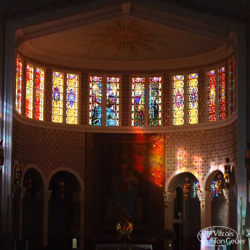 Restauração de vitral em paróquia